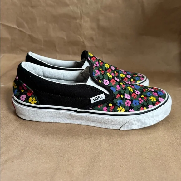 Vans Unisex Classic Slip On in Bright Floral on Black. Size M6.5/W8 - Picture 2 of 8